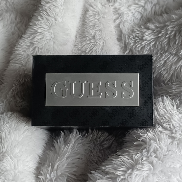 Woman's Guess Watch - Picture 16 of 16